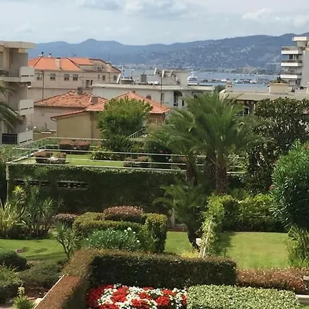 Croisette And Beaches. View On Gardens And Sea. 칸느
