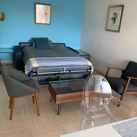 Appartement Croisette And Beaches. View On Gardens And Sea. Cannes